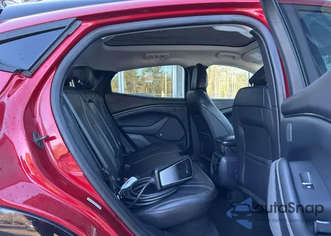 2021 Ford Mustang Mach-E Premium из США, поврежденный, VIN 3FMTK3R75MMA61531